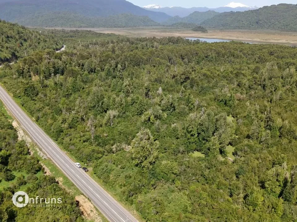 Exterior view of a land parcel on Carretera Austral near La Junta