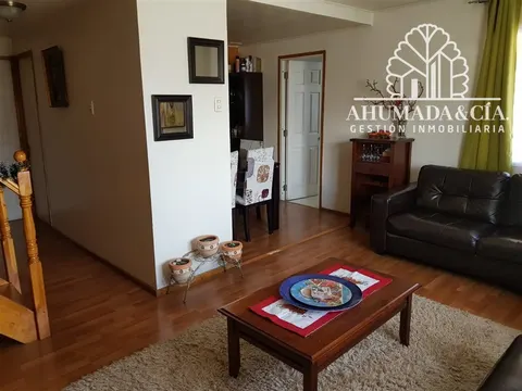 Fourth bedroom with desk in the Coyhaique house