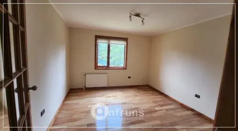 Dining room with a dining table and chairs