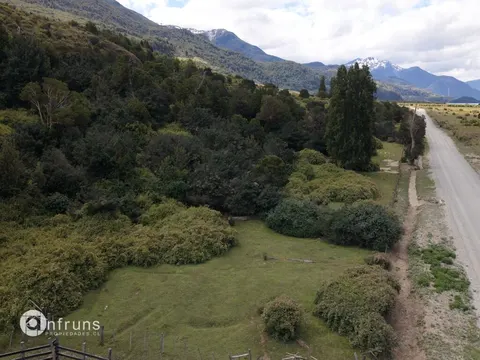 Access road leading to the parcel from the highway