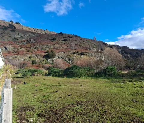 Flat area suitable for construction on the parcel