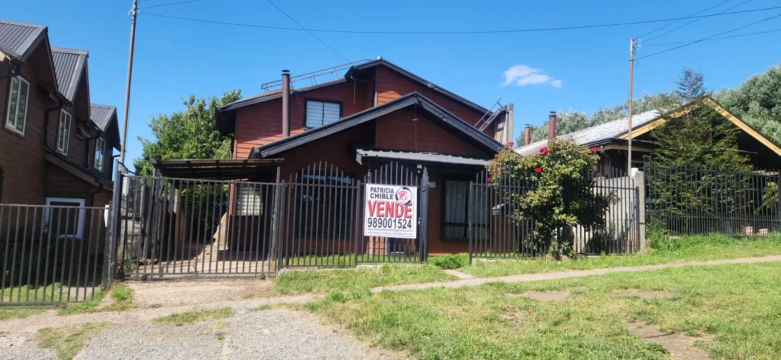 Exterior view of a house on Las Quintas Street in Coyhaique