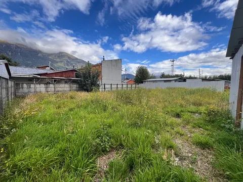 View of a vacant urban lot in central Puerto Aysén