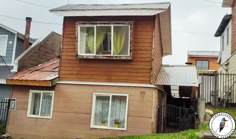 Exterior view of house for sale in Coyhaique